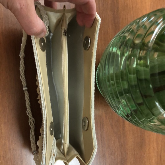 Hand beaded clutch - Picture 2 of 4